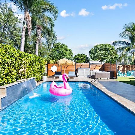 פורט לודרדייל Palms Retreat! Giant Heated Pool-Hottub-Firepit-5Min2Beach-Pets-Ev Chgr מראה חיצוני תמונה
