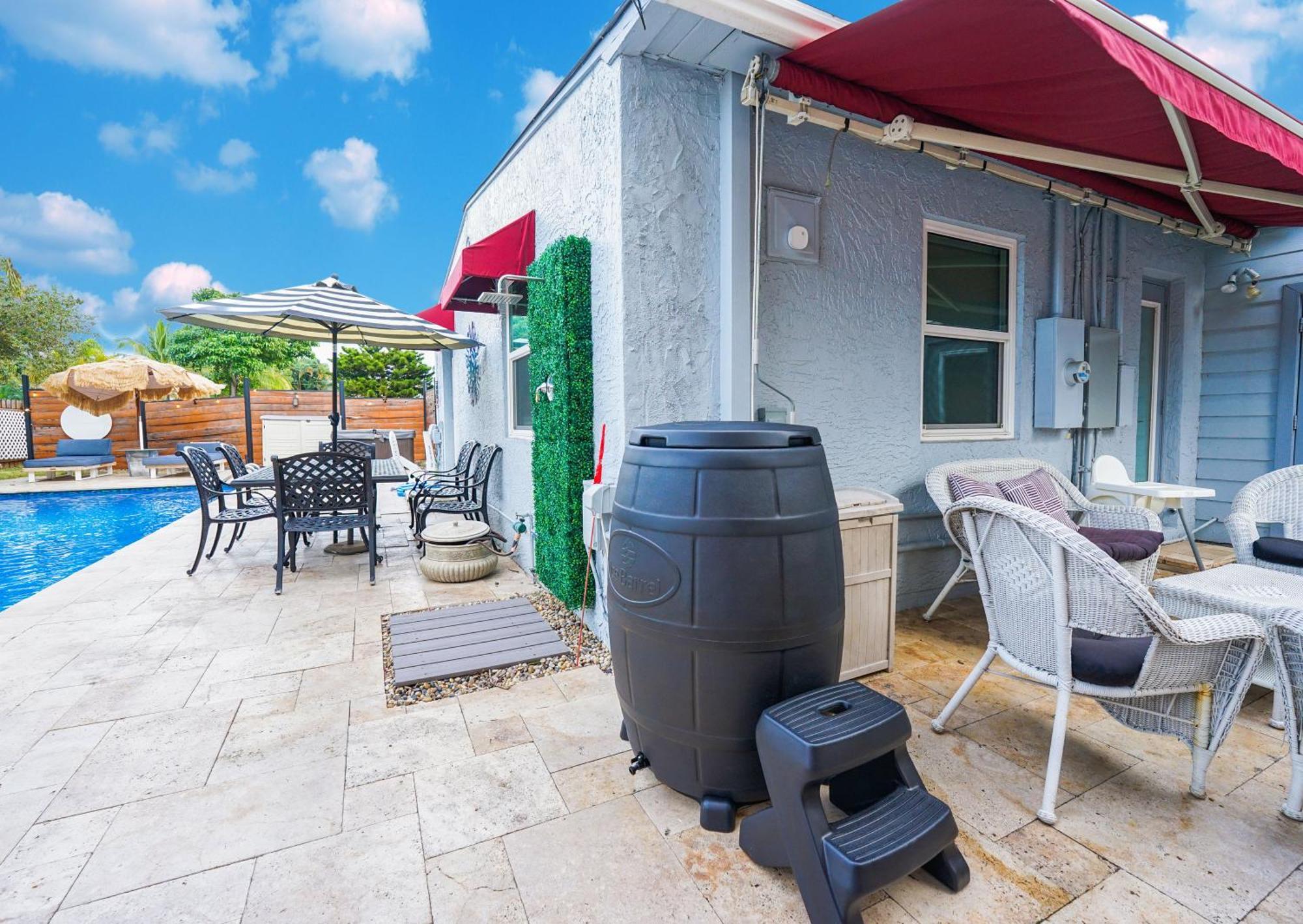 פורט לודרדייל Palms Retreat! Giant Heated Pool-Hottub-Firepit-5Min2Beach-Pets-Ev Chgr מראה חיצוני תמונה
